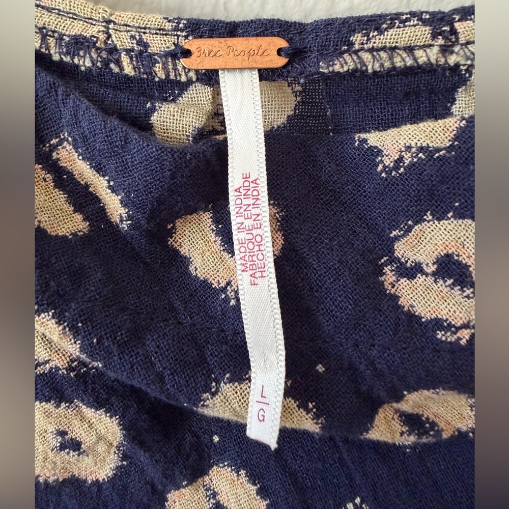 Free People Floral Indigo Molly Tunic Boho Babydoll Top Navy Cream Women’s Large - Picture 4 of 10